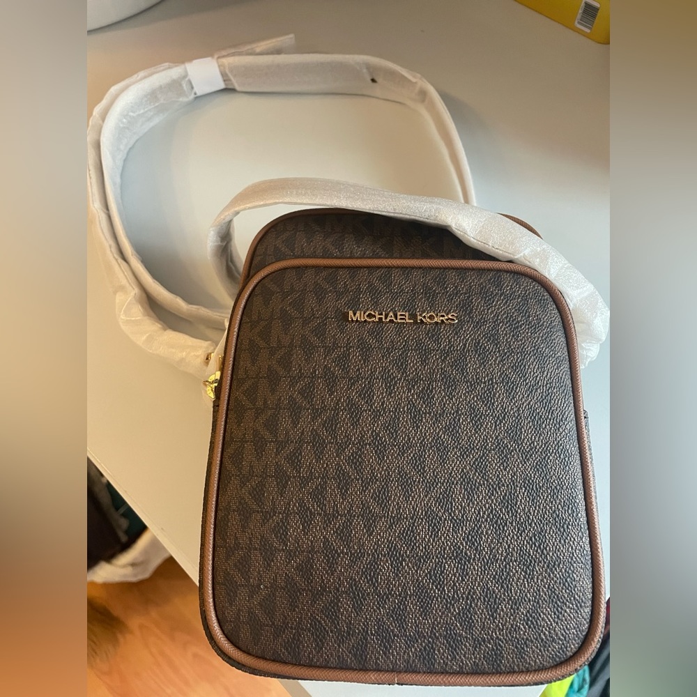 Michael kors crossbody
